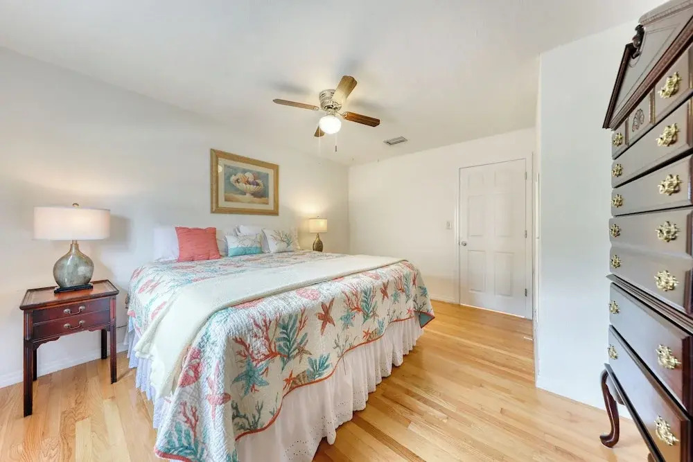 Dog-friendly Home With Beach Access & Deck - Snowbirds Welcome