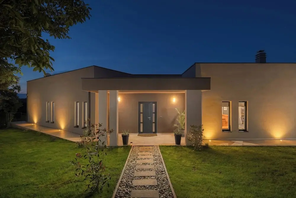 Residence Villa Manuela - Pool & Jacuzzi - Batlug