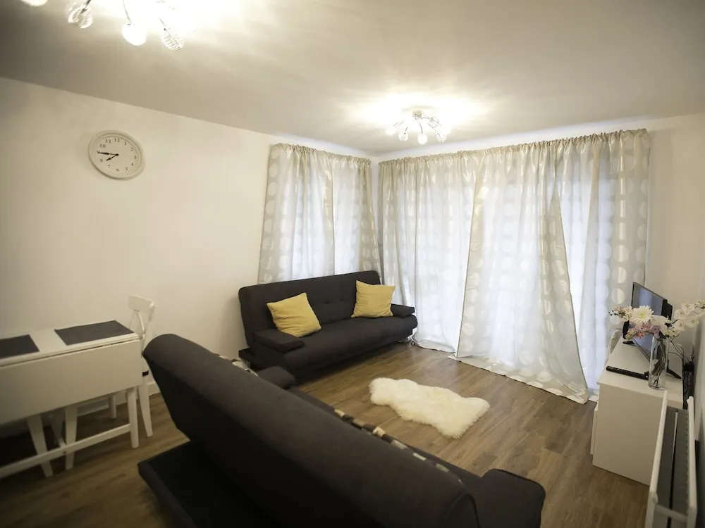 Brentwood - Deluxe Apartment