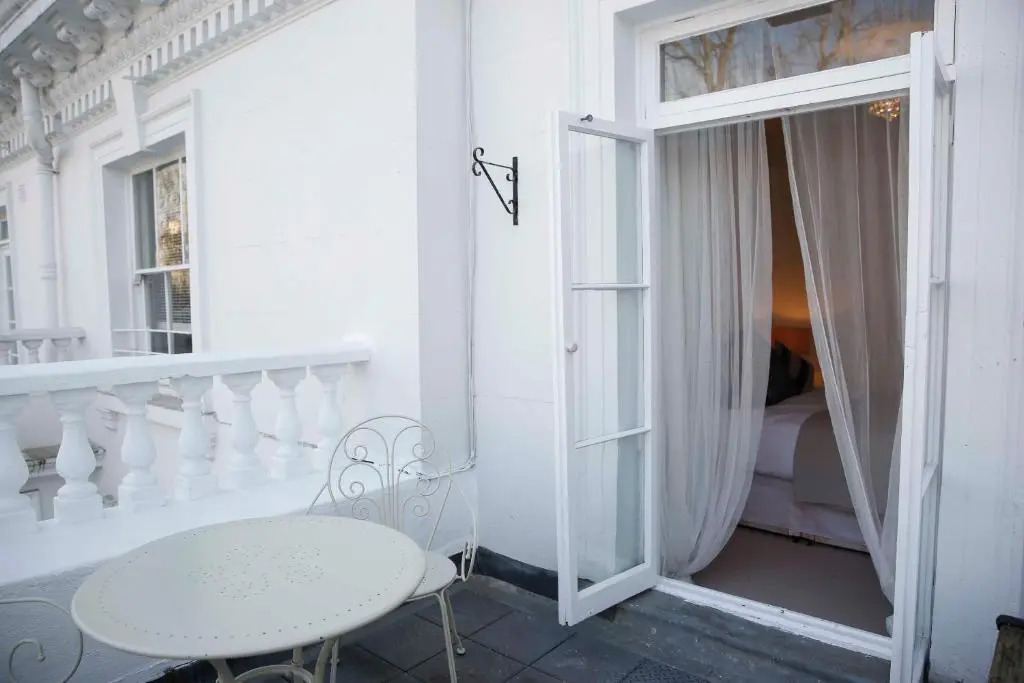 Beautiful 1 Bed Apartment with Terrace 5 mins from Hyde Park