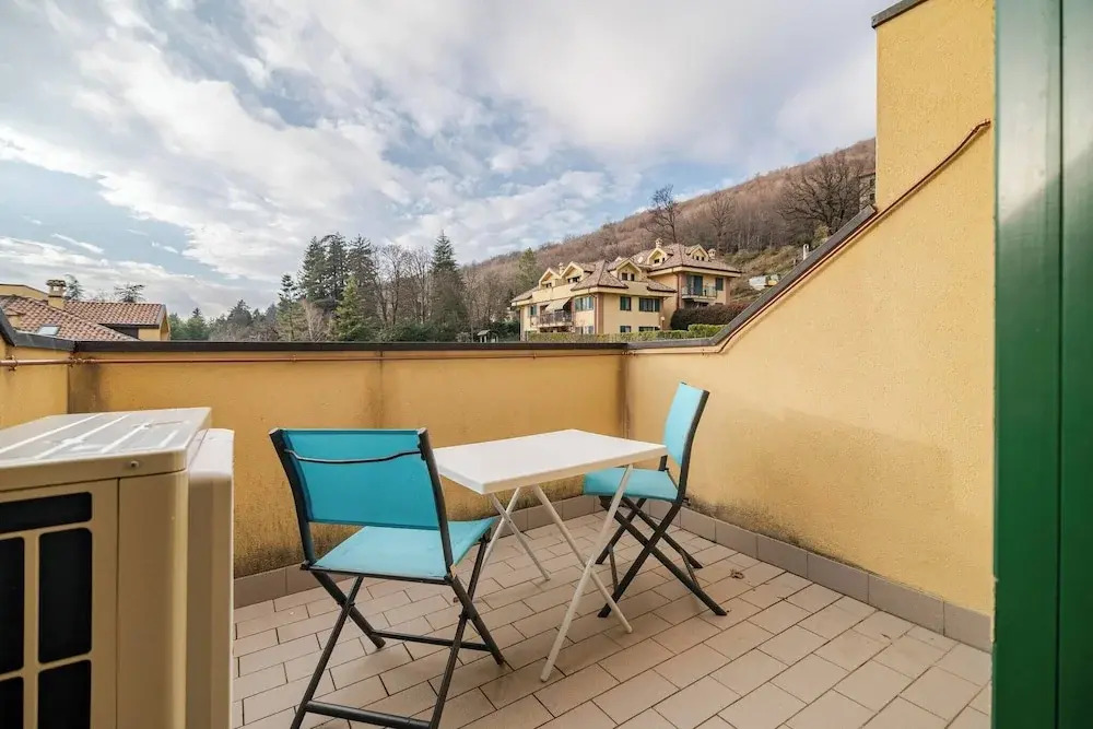Modern Flat 2 Near the Swiss Border in Viggiù