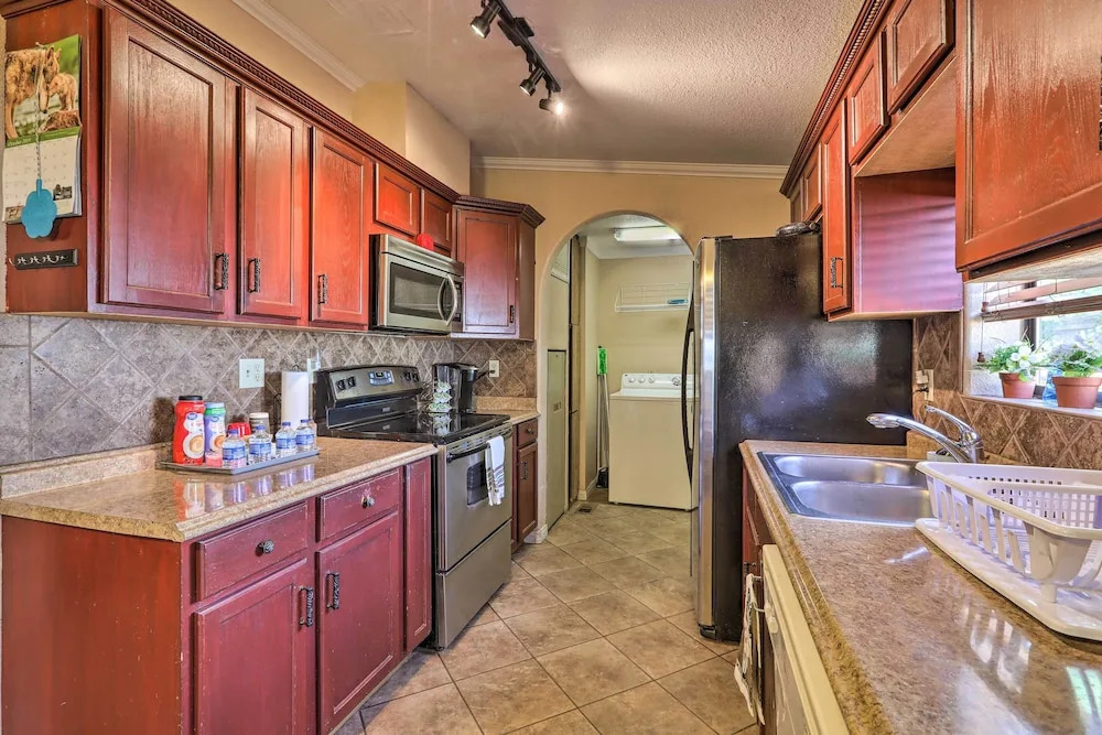 3 Mi to Lake Powell: Page Home w/ Patio & BBQ