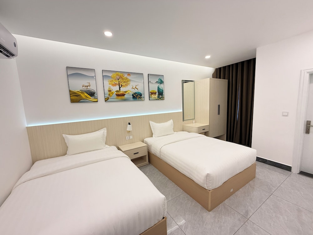 The Sky Plus Hotel