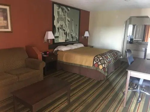 Super 8 by Wyndham Monroe