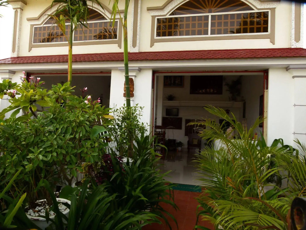 Overflow Guesthouse