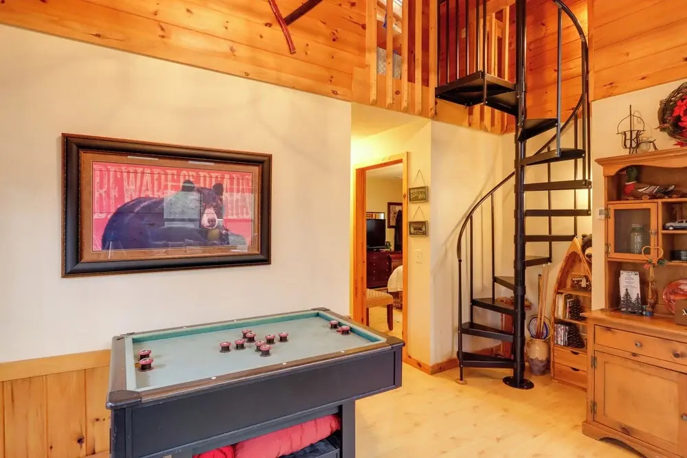 Creek Bend Escape w/ Hot Tub + River Views