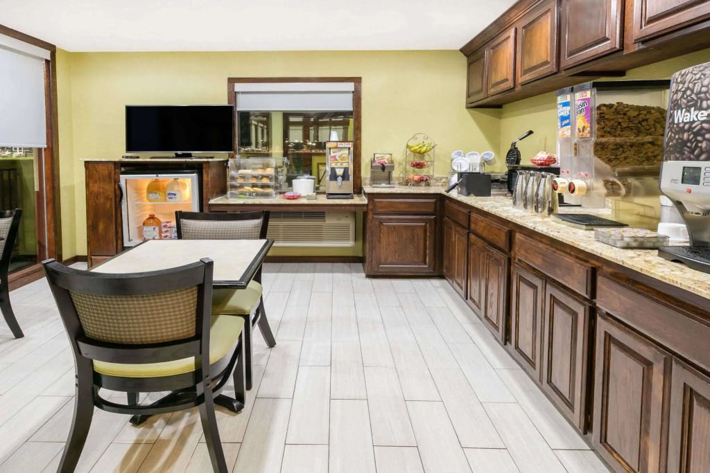 Travelodge Inn & Suites by Wyndham Norman