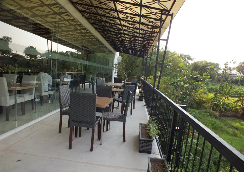 Front One Hotel Airport Solo