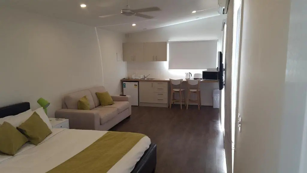 Lara Lodge