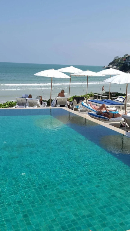 Nern Chalet Beachfront Hotel