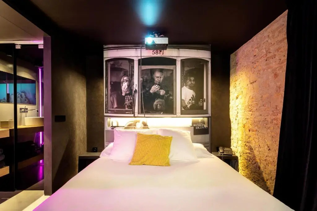 The Black Boutique -- Turistea Suites