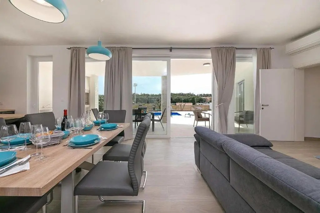 Villa Aura