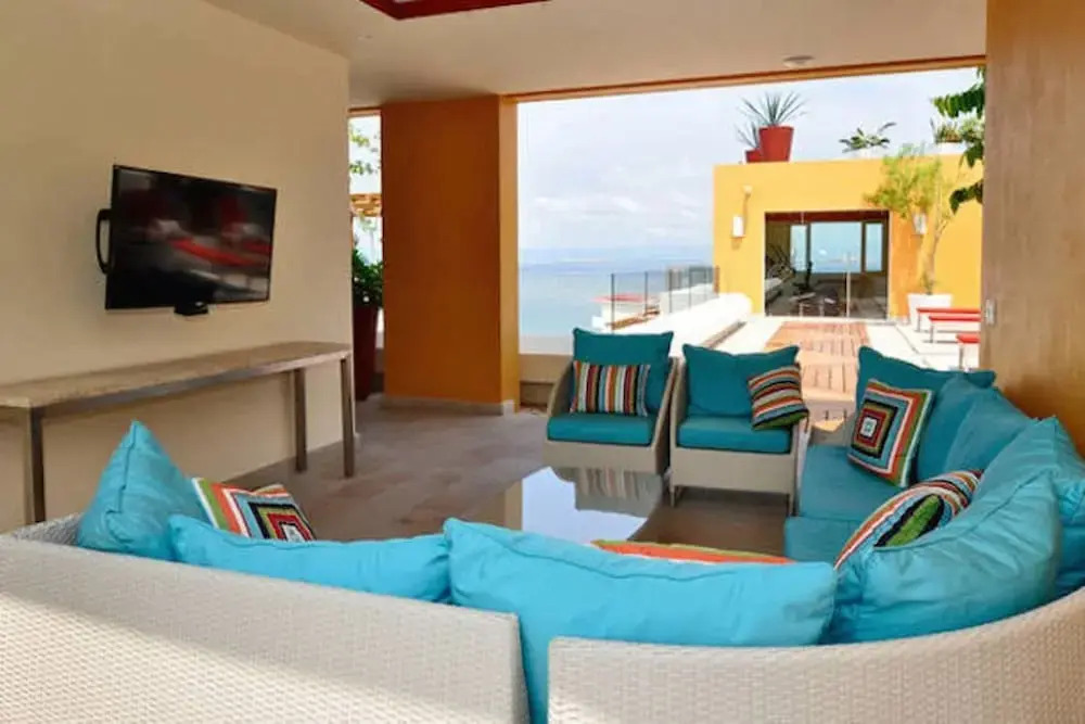 Condo V177 303