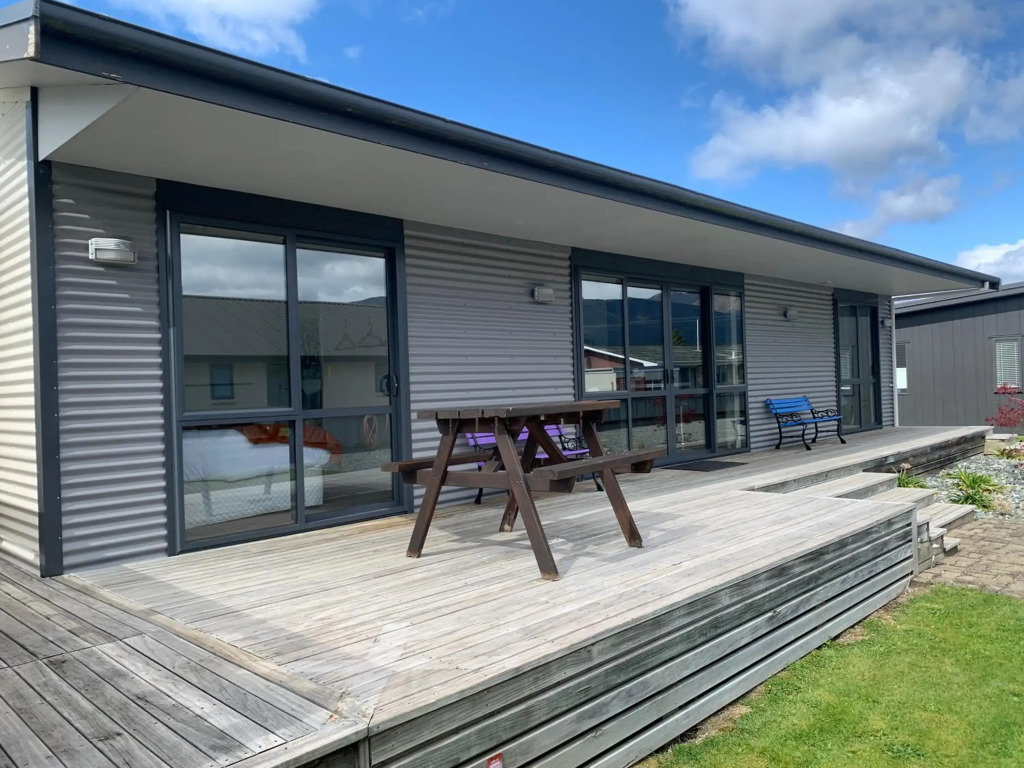 A Beauty on Bligh St Te Anau