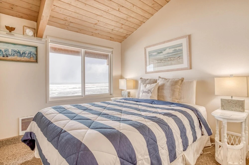 Oceanfront Haven with Panoramic Views - Gorgeous Coastal Retreat