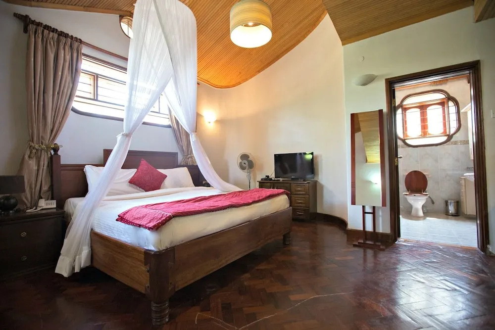 Lavington Hill House
