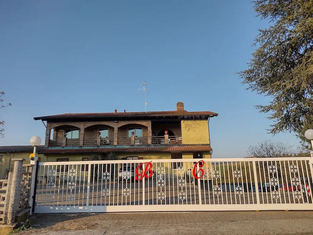 Villa with Pool Monferrato BOTTO LIVING