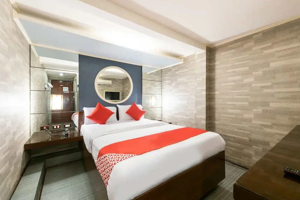 PARADISE HOTEL