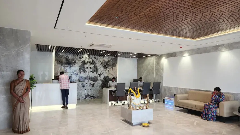 Hotel Tulips Grand