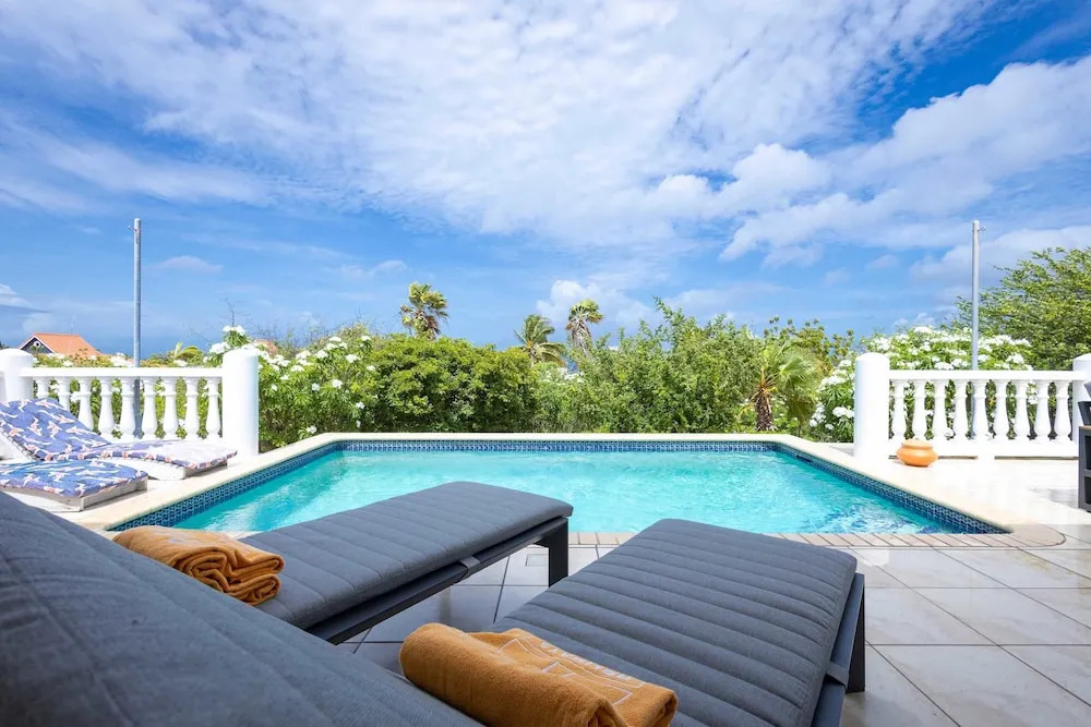 Tropical Paradise Bliss Villa at Coral Estate