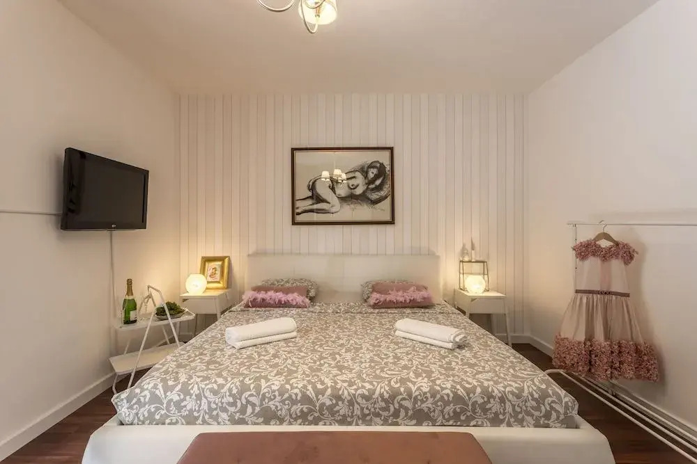 Hola Apartment