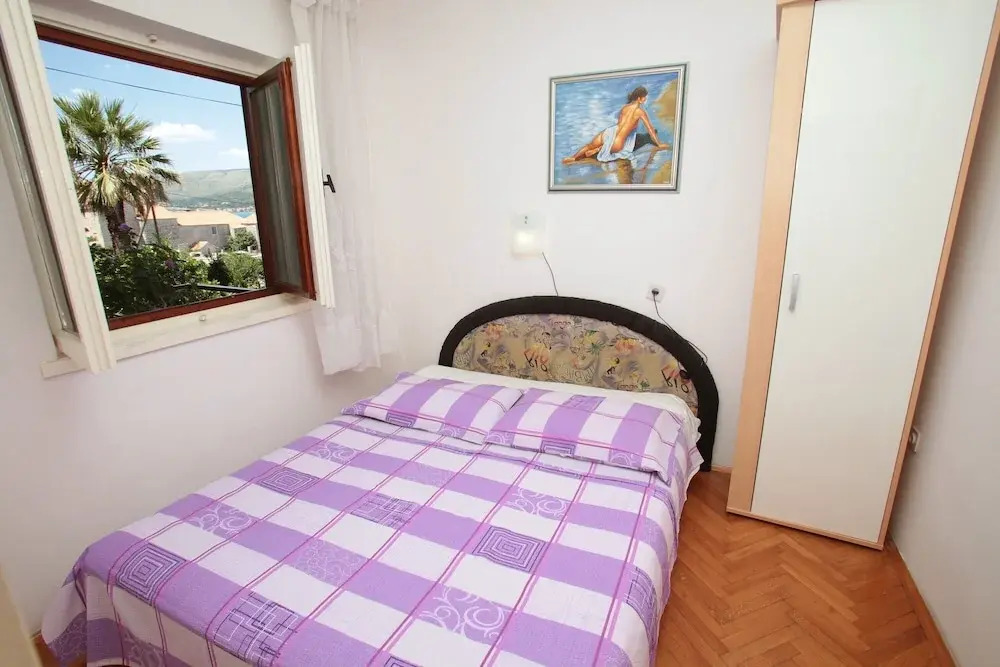 Large Apartment w. big Terrace, Next to the Beach