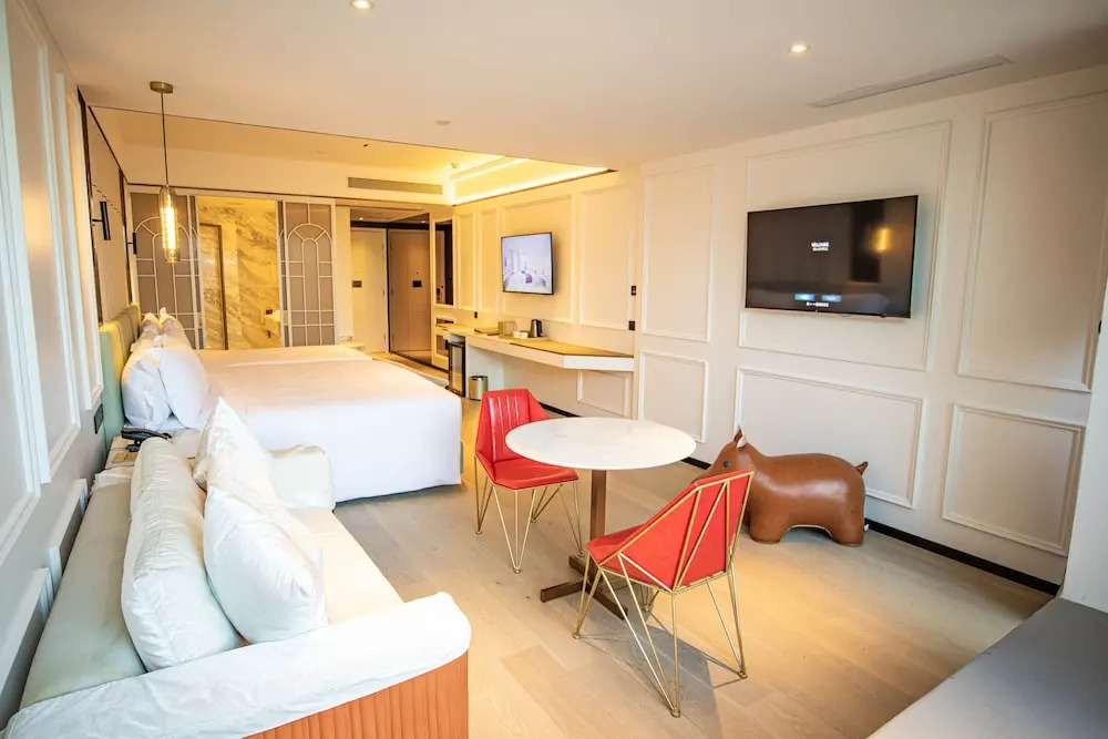 Yoho Resorts World Hotel