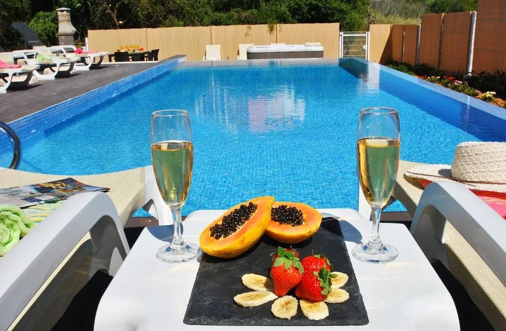 Villa Bahamas - Jacuzzi e piscina aquecível em Armação de Pêra