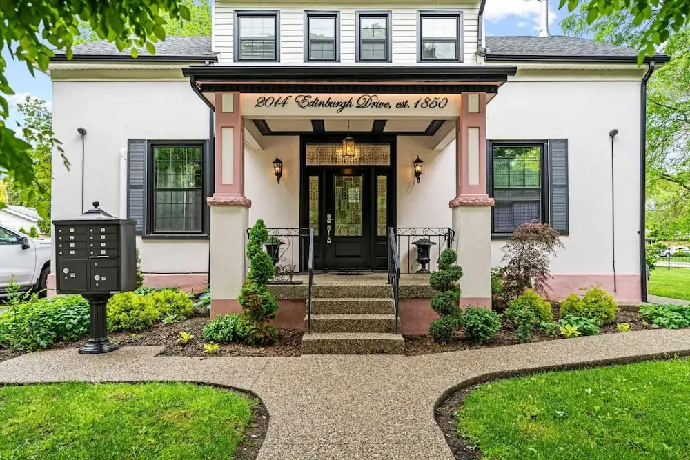 Private Studio Apartment in Burlington - U5