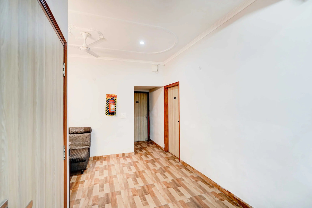 Townhouse Noida Sector 16 Metro Station