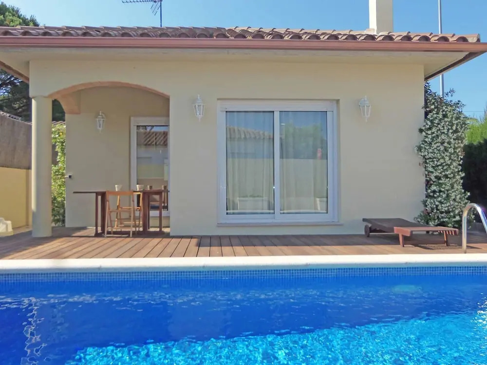 Beautiful Villa With Private Swimming Pool at 1,5 km From the Beach
