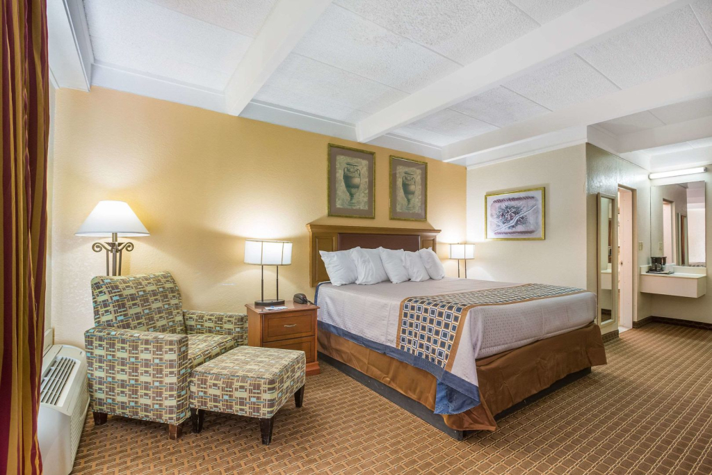Super 8 by Wyndham Macon GA