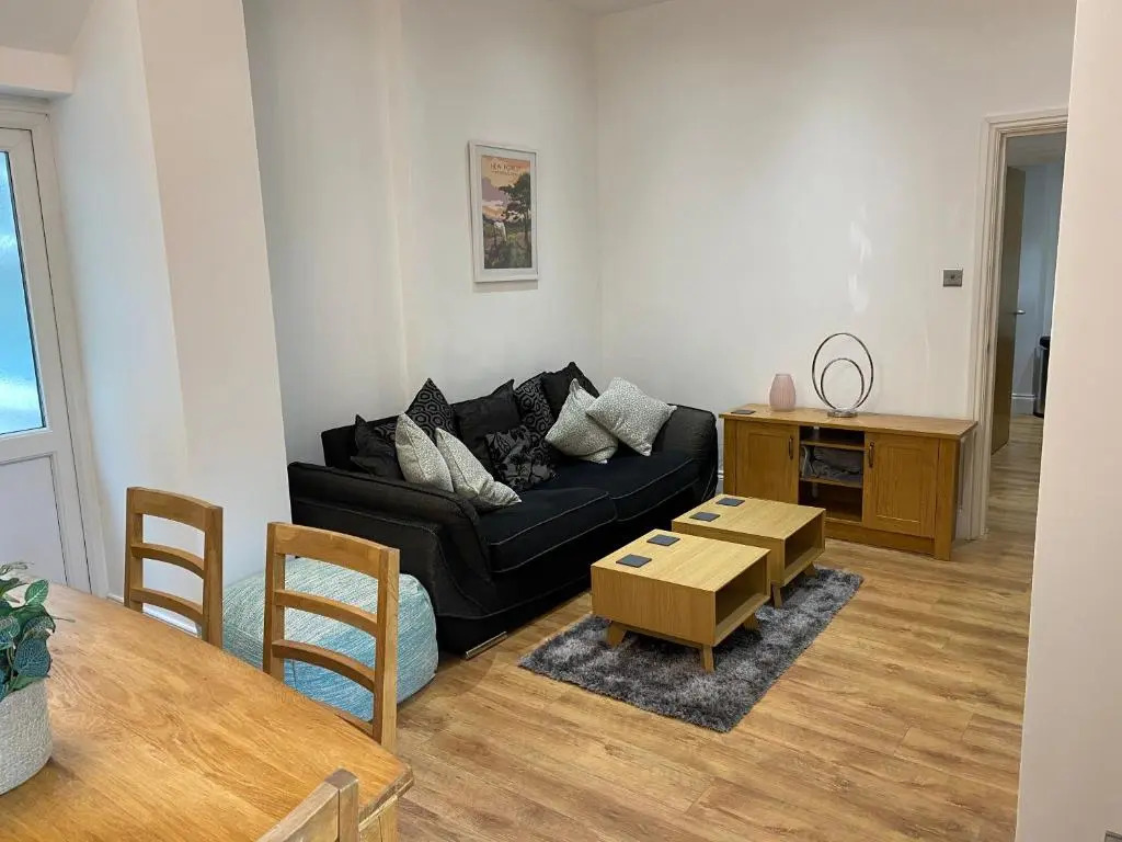 Superb 2 beds 2 baths New Apartment w/ Garden+Patio