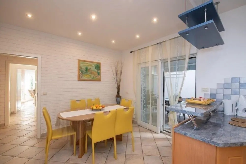 Villa Tomić Apartment Mia near the sea
