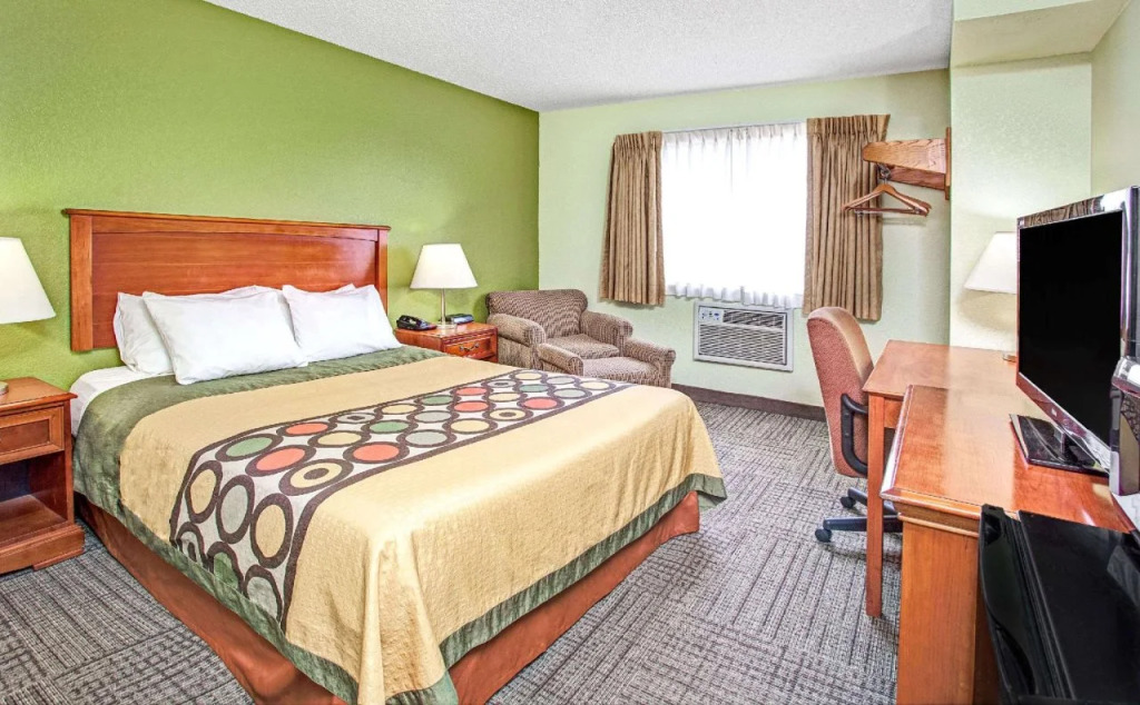 American Inn & Suites Metro Airport
