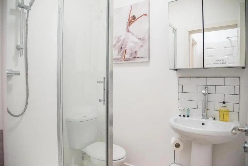 Stunning Designer Bedroom - Private Ensuite - Room 1