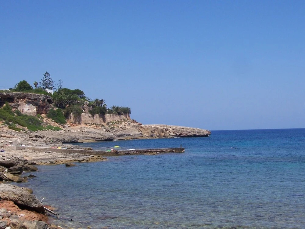 Charming Villa With Private Pool and air Conditioning, Near the Beach