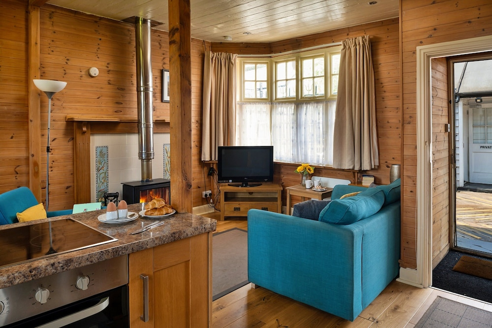Cottage by Mawddach Trail With Stunning Views