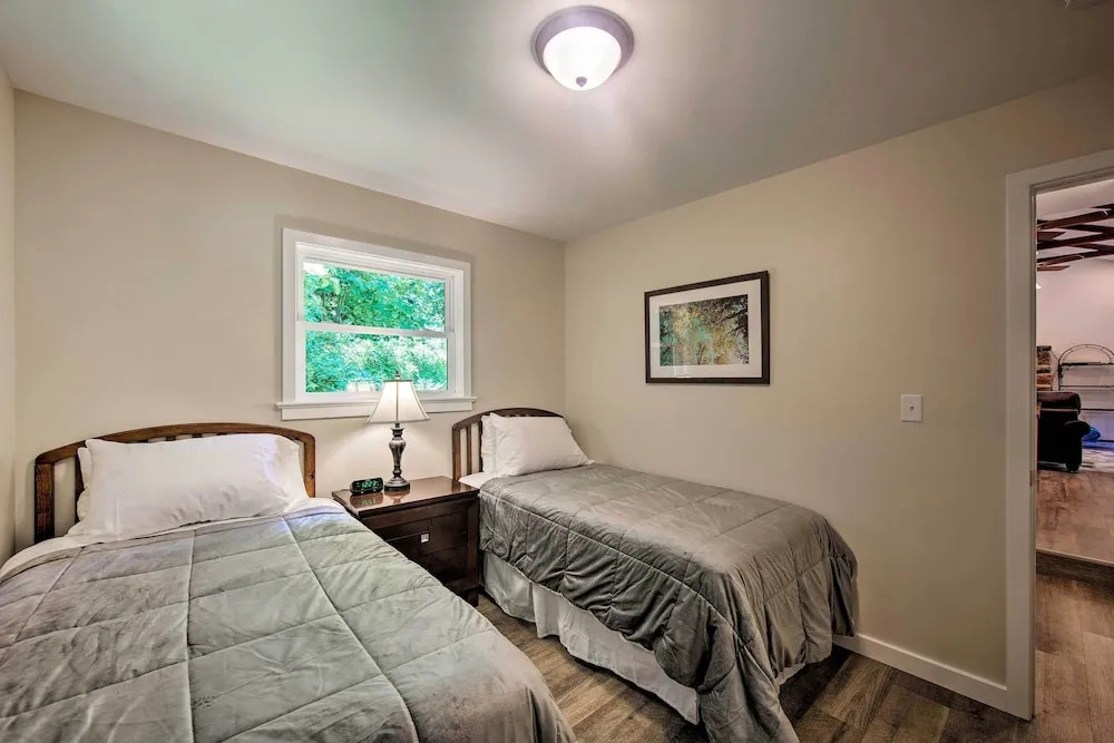 Hike, Hunt & Unwind: Cozy Cabin Near Hersheypark