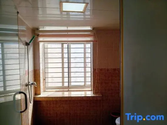 Yijia Business Hotel (Xinyang Open University)