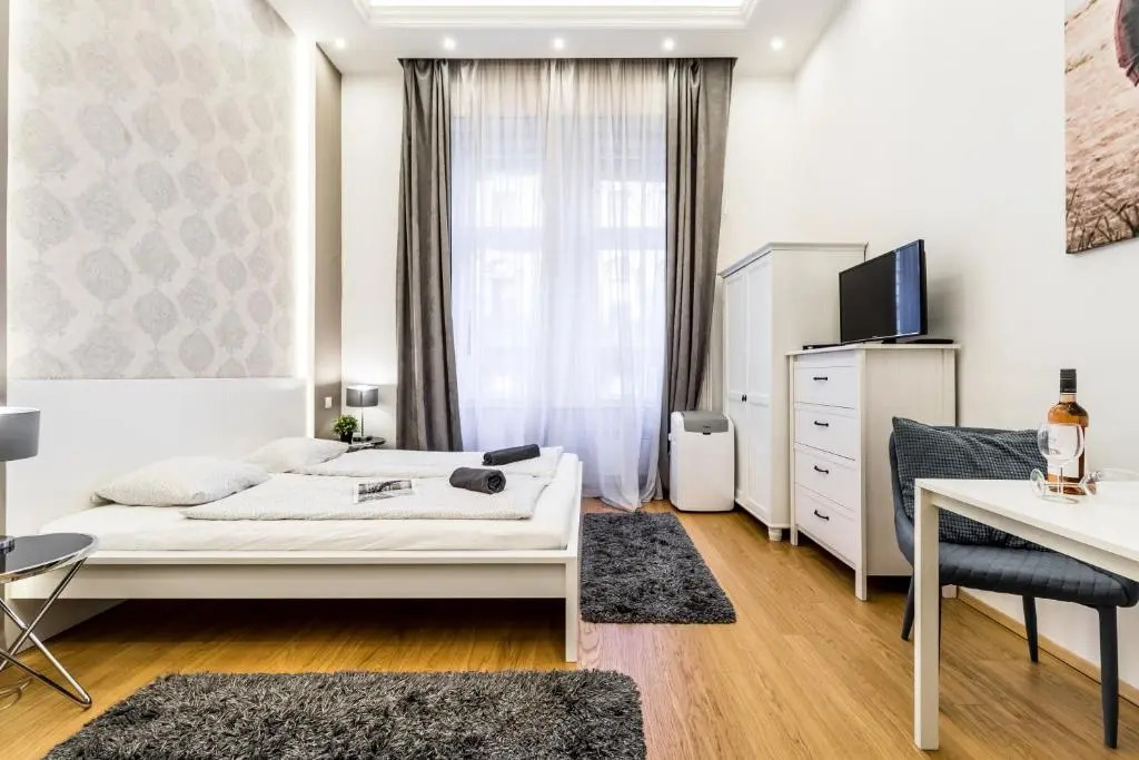 Hello Downtown Apartment - Movie