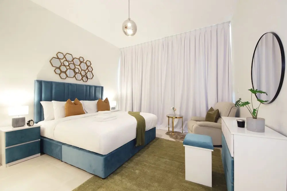 Luxury StayCation - Spacious Apartment Amidst Lush Green Parks