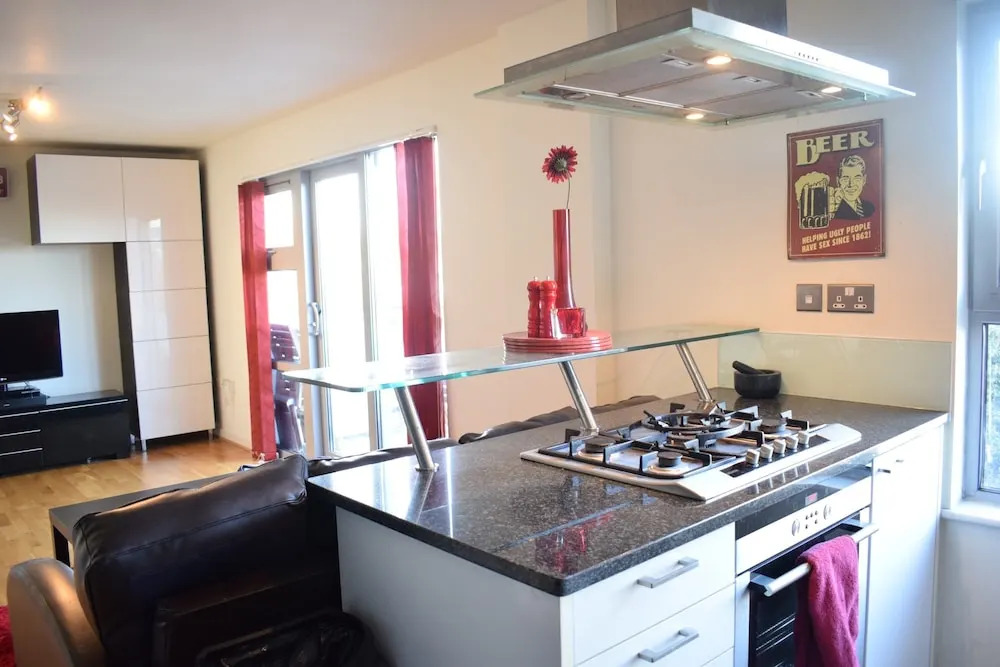 2 Bedroom Flat in North East London Sleeps 6