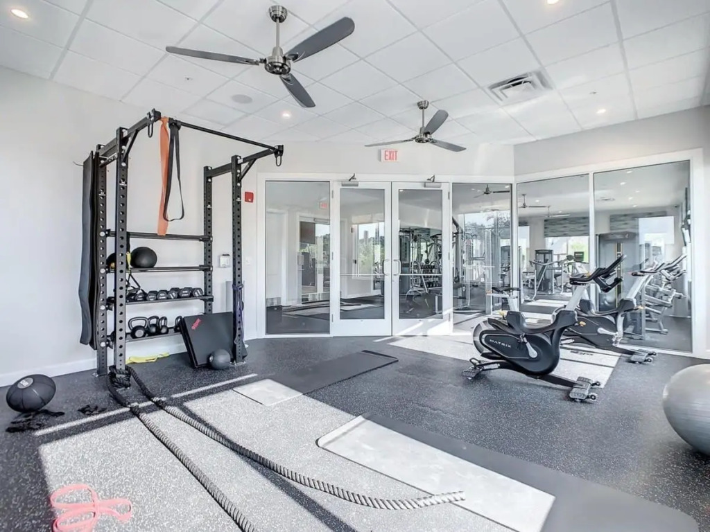 Vivid 2BR condo with free Waterpark at Storey Lake