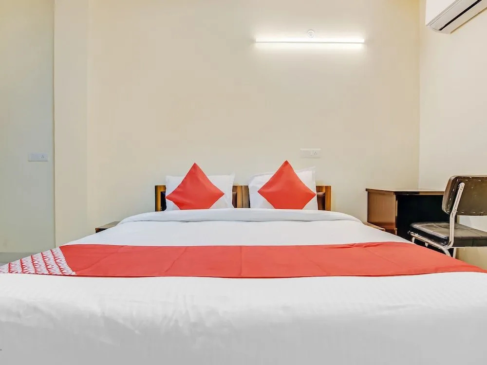 OYO Flagship 39564 Shiv Hotel