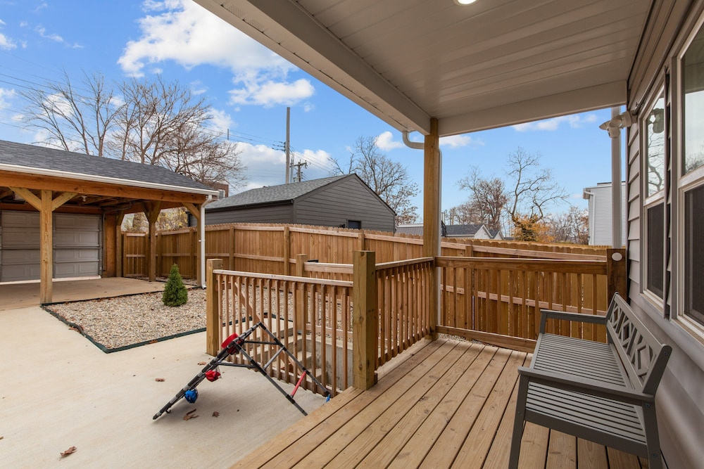 3323: Uptown Elegant Escape by JZ Vacation Rentals
