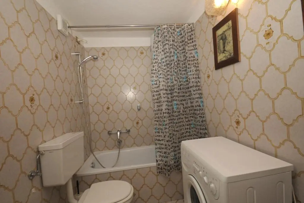 ALTIDO Rustic Apt for 4 with Parking Nearby Ski Lifts