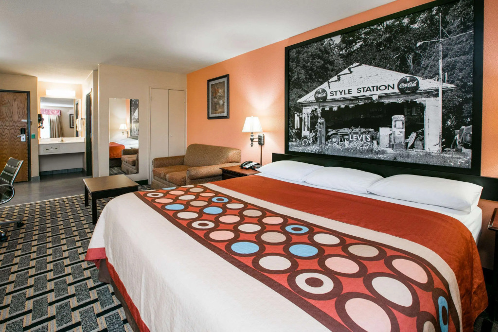 Super 8 by Wyndham Farmers Branch/North Dallas