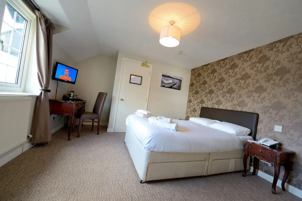 Savoy Country Inn