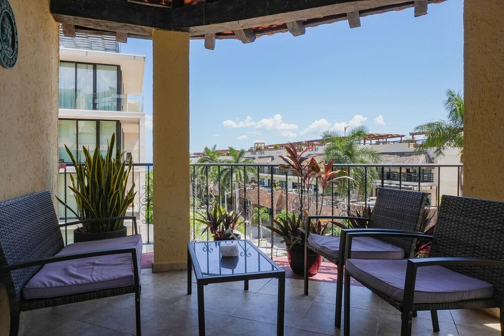 Magic Paradise A8 3 Bedroom Condo by RedAwning